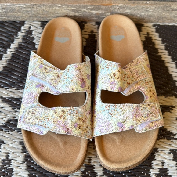 * NWOT* Cloud Footwear | Lavey Slide Sandal - Picture 2 of 8